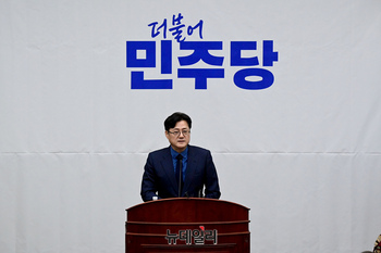 [포토] 모두발언 하는 홍익표 더불어민주당 원내대표