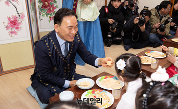 [포토] 어린이예절학교 참석한 조성명 강남구청장