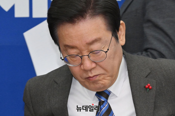 [포토] 생각에 잠긴 이재명 더불어민주당 대표