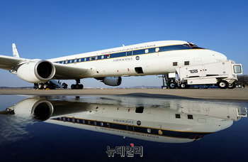[포토] 미항공우주국 '하늘을 나는 연구실' DC-8 공개 