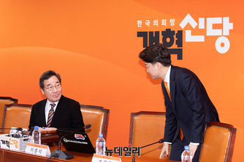 [포토] 인사하는 이준석 개혁신당 공동대표