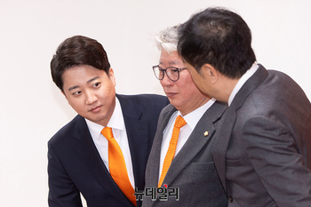 [포토] 개혁신당 최고위원회의 참석하는 이준석 공동대표 