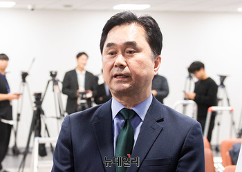 [포토] 답변하는 김종민 개혁신당 최고위원 