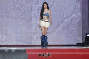 [포토] 르세라핌 카즈하, 긴 생머리 