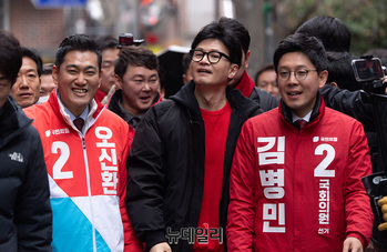 [포토] 이동하는 한동훈 비상대책위원장