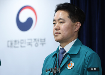 [포토] 의료계 집단행동, 질의에 답하는 신자용 대검 차장검사