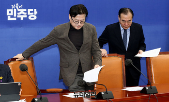 [포토] 회의 참석하는 홍익표·이개호