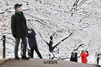[포토] 서울에 내린 폭설...대설주의보는 해제