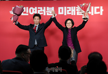 [포토] 손들어 올린 조혜정 국민의미래 대표와 정우창 사무총장