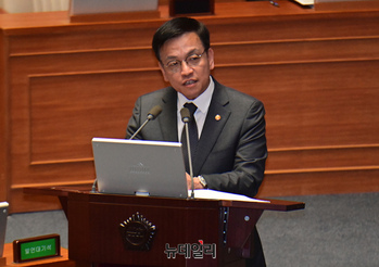 [포토] 답변하는 최상목 경제부총리