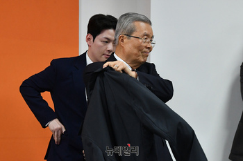 [포토] 최고위 떠나는 김종인 개혁신당 공천관리위원장
