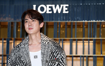 [포토] 백화점에 등장한 유연석