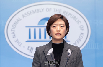 [포토] 더불어민주당 최고위원 사퇴 선언하는 고민정 의원