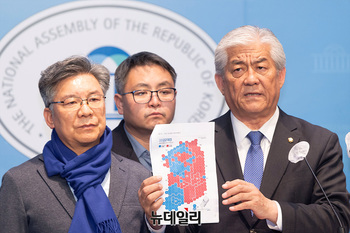 [포토] 윤종오 진보당 후보 경선 요구하는 이상헌 의원