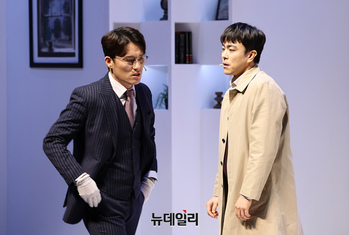 [포토] 연극 '아트', 5억짜리 그림으로 다투는 최재웅-박정복