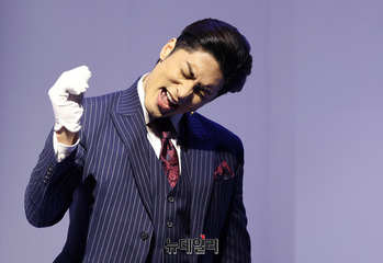 [포토] 첫 연극 무대 도전하는 배우 성훈