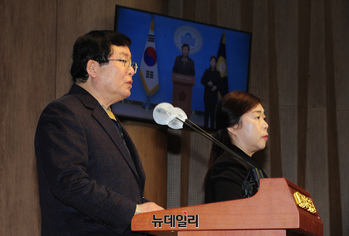 [포토] 탈당 기자회견 하는 설훈 민주당 의원