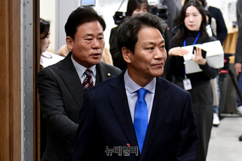 [포토] 컷오프에 반발해 소통관 찾은 임종석