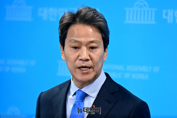 [포토] 답변하는 임종석 전 대통령비서실장