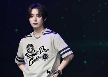 [포토] 5인조 신인 보이그룹 '노매드' 리버