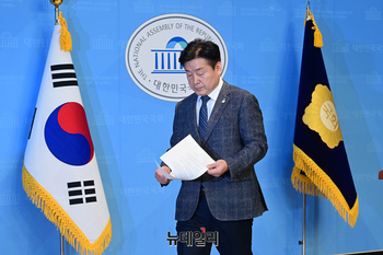 [포토] 떠나는 기동민 더불어민주당 의원