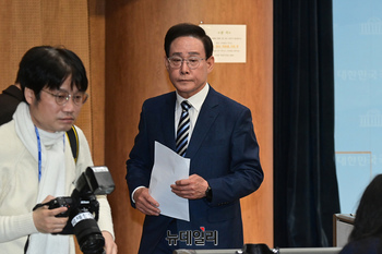 [포토] 떠나는 이종혁 전 자유한국당 최고위원