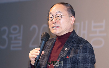 [포토] 인사말하는 원성웅 목사