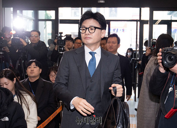 [포토] 국민의힘 중앙당사 향하는 한동훈 위원장 