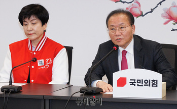 [포토] '김영주 국민의힘 입당' 환영사하는 윤재옥 원내대표 