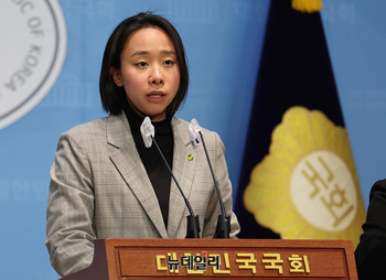 [포토] 현안 브리핑하는 김혜미 녹색정의당 대변인