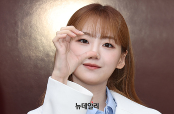 [포토] 배우 조이현, 사랑스런 손하트