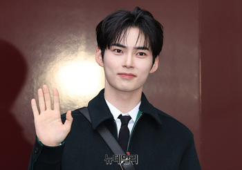 [포토] 제로베이스원 한빈 "나들이 나왔어요"