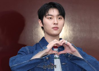 [포토] 최현욱, 두손으로 만든 하트