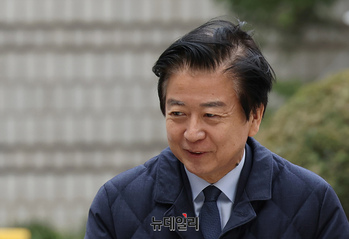 [포토] 불법 정치자금 혐의, 공판 출석하는 노웅래 민주당 의원 