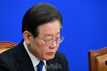 [포토] 굳은 표정의 이재명 민주당 대표