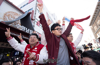 [포토] 수원남문시장 찾은 한동훈 위원장 