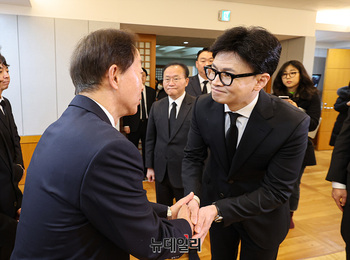 [포토] 악수하는 한동훈·김현철