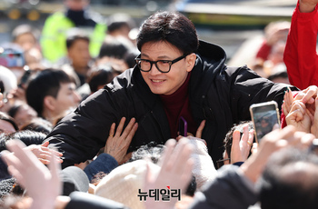 [포토] 성남중앙시장 찾은 한동훈 