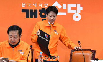 [포토] 최고위 참석하는 이준석 개혁신당 대표