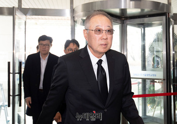 [포토] 손명순 여사 빈소 향하는 류진 한경협 회장