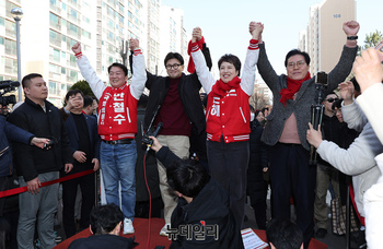 [포토] 이재명 살던 아파트단지 찾은 한동훈-안철수-김은혜 