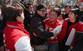 [포토] 성남서 만난 한동훈-안철수