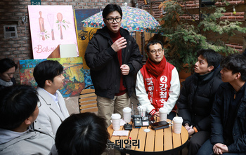 [포토] 용인 보정동 카페거리서 청년간담회 가지는 한동훈