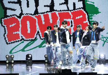 [포토] 8인조 아이돌 루네이트...타이틀 '수퍼 파워'로 컴백