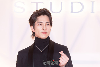 [포토] 야마시타 도모히사, 손가락 하트