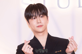 [포토] 배인혁 '하트가 두배'