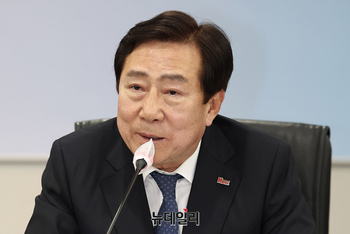 [포토] 중소기업 글로벌화 지원 간담회서 발언하는 김기문 회장