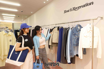 [포토] 신세계백화점 "레스트앤레크레이션, 봄 신상 만나보세요"