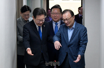 [포토] 입장하는 이재명·이해찬·김부겸 민주당 선대위원장