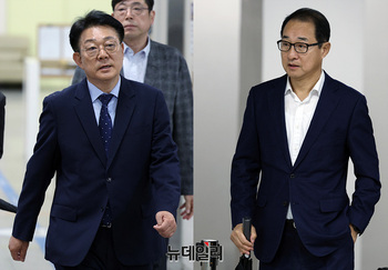 [포토] '민주당 전당대회 돈봉투' 전·현직 의원 첫 재판 출석